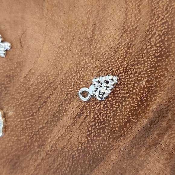 CELLPHONE ACCESSORIES/ NWOT - Picture 6 of 8